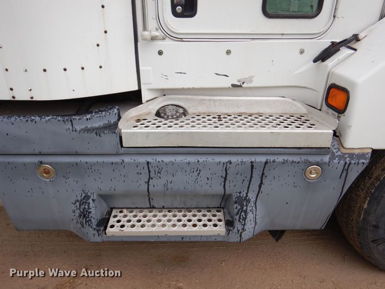 image for item KR9288 2006 Kenworth T600  semi truck