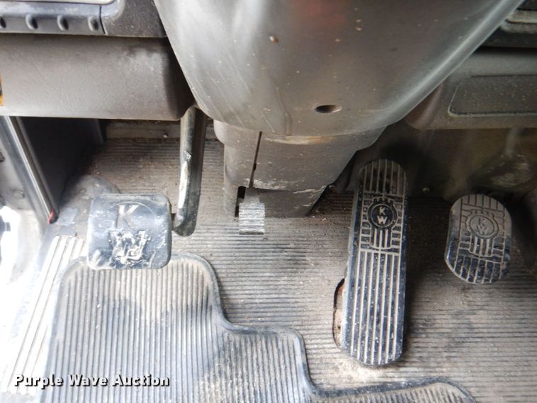 image for item KR9288 2006 Kenworth T600  semi truck