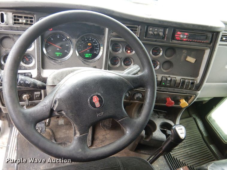 image for item KR9288 2006 Kenworth T600  semi truck