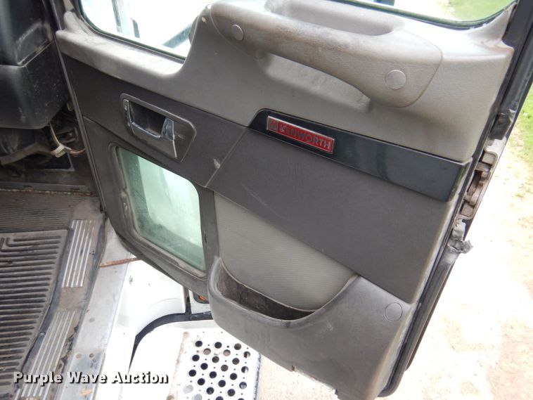 image for item KR9288 2006 Kenworth T600  semi truck