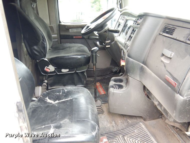 image for item KR9288 2006 Kenworth T600  semi truck