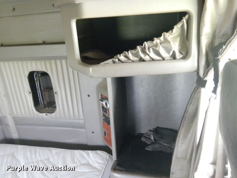 image for item KR9288 2006 Kenworth T600  semi truck