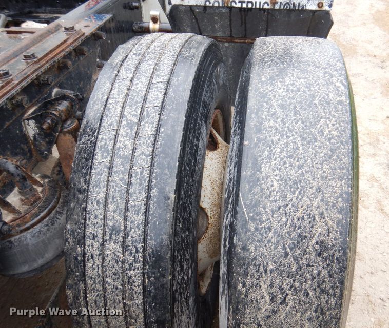 image for item KR9288 2006 Kenworth T600  semi truck