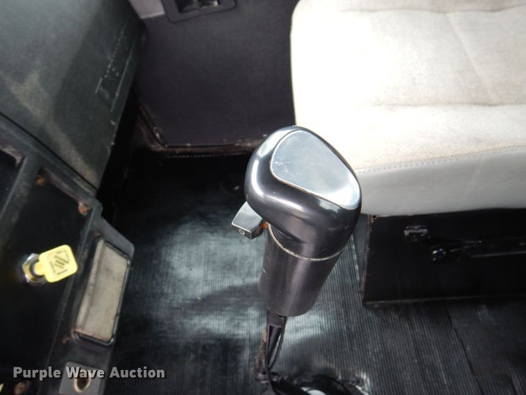 image for item KR9293 2000 Kenworth T300  dump flatbed truck