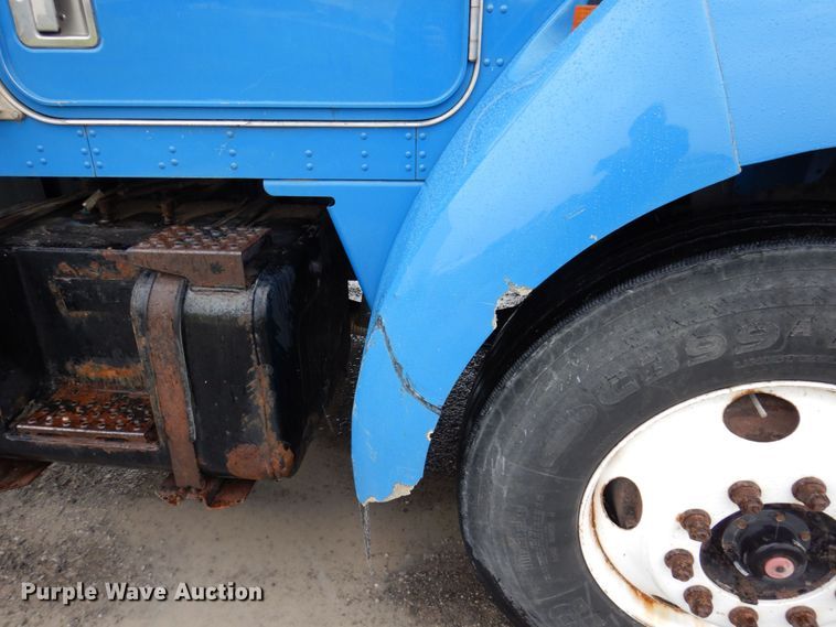 image for item KR9294 2000 Kenworth T300  dump flatbed truck