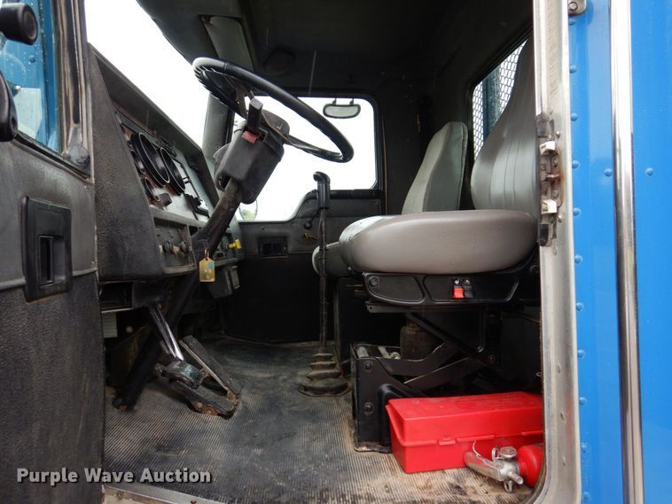 image for item KR9294 2000 Kenworth T300  dump flatbed truck