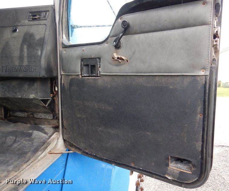 image for item KR9294 2000 Kenworth T300  dump flatbed truck