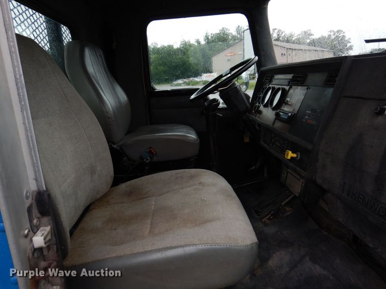 image for item KR9294 2000 Kenworth T300  dump flatbed truck