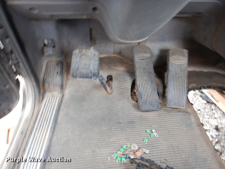 image for item KR9296 2015 Peterbilt 389  truck cab