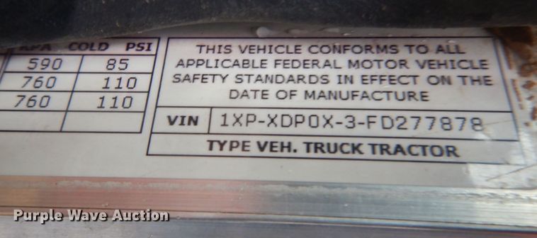 image for item KR9296 2015 Peterbilt 389  truck cab