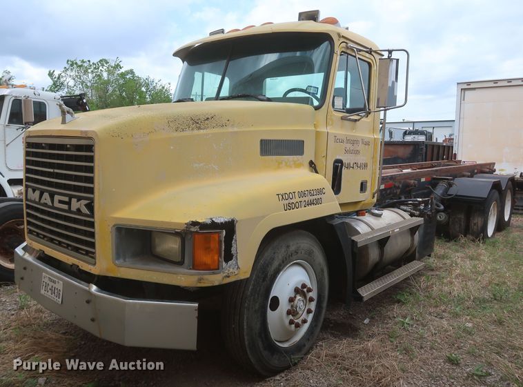 image for item KR9798 1993 Mack CH613  roll-off container truck