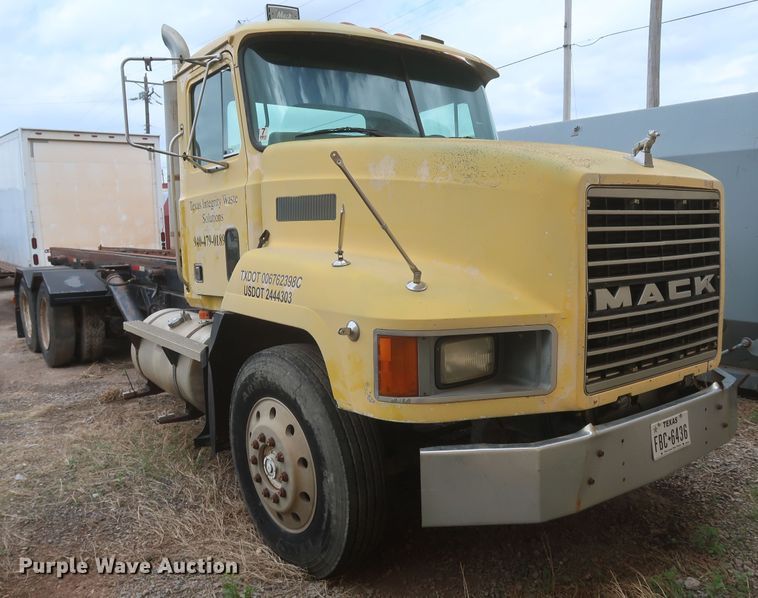 image for item KR9798 1993 Mack CH613  roll-off container truck