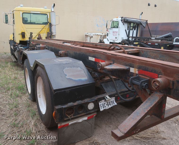 image for item KR9798 1993 Mack CH613  roll-off container truck