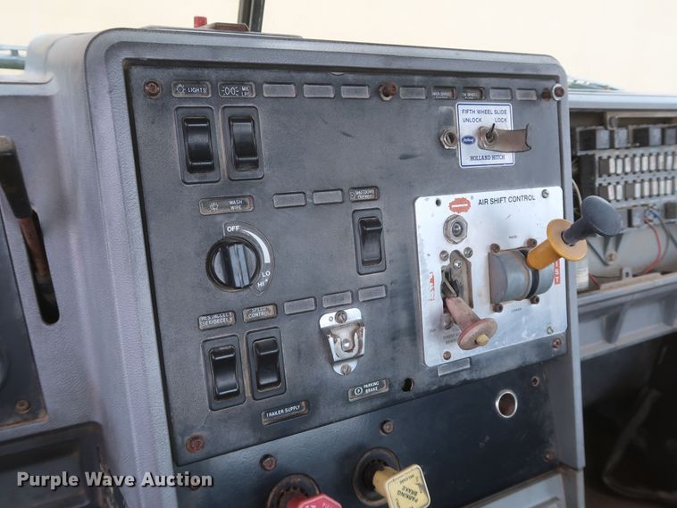 image for item KR9798 1993 Mack CH613  roll-off container truck