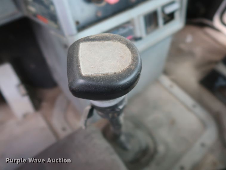 image for item KR9798 1993 Mack CH613  roll-off container truck