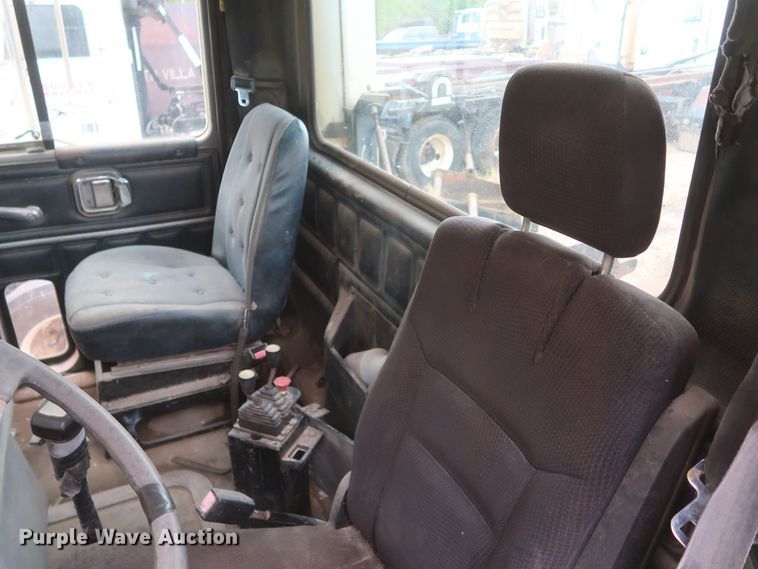 image for item KR9798 1993 Mack CH613  roll-off container truck