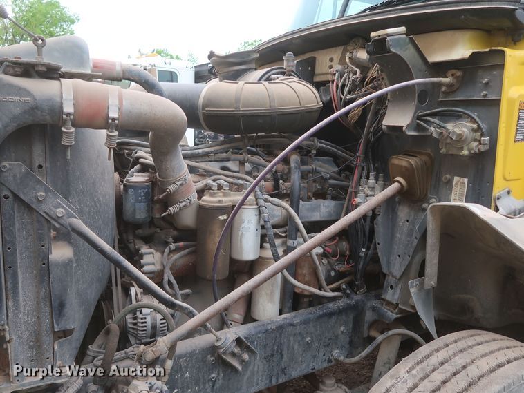 image for item KR9798 1993 Mack CH613  roll-off container truck