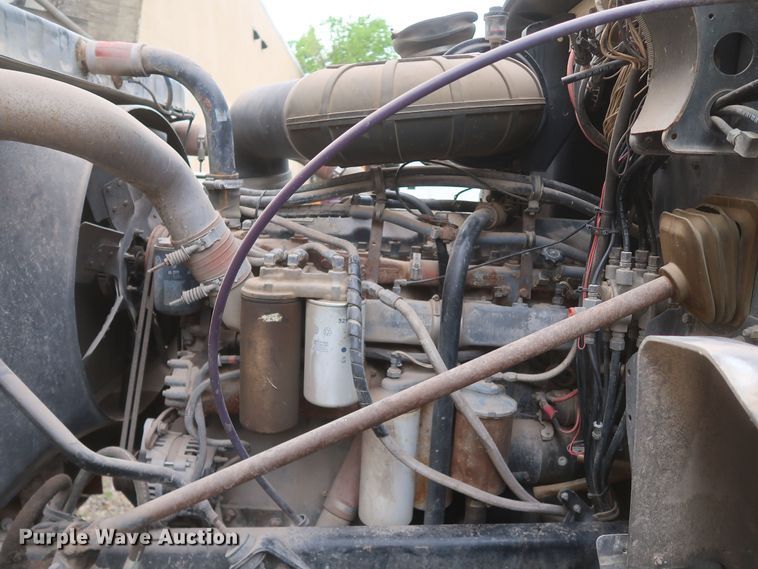 image for item KR9798 1993 Mack CH613  roll-off container truck