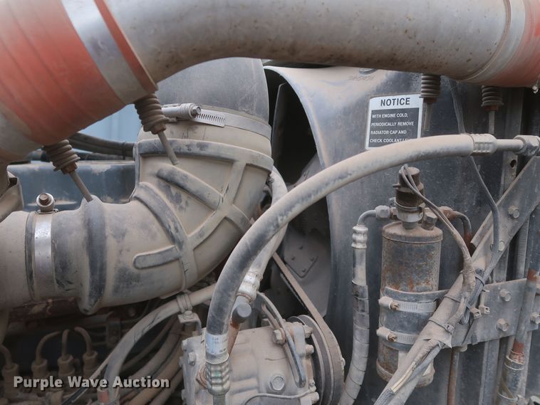 image for item KR9798 1993 Mack CH613  roll-off container truck