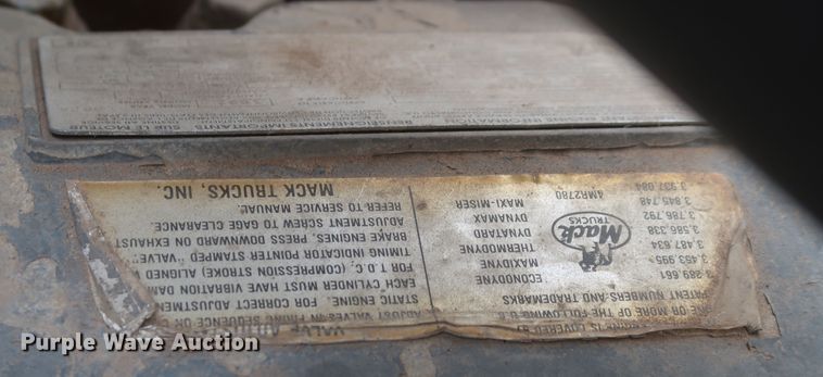 image for item KR9798 1993 Mack CH613  roll-off container truck