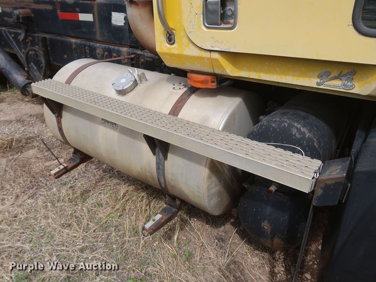 image for item KR9798 1993 Mack CH613  roll-off container truck