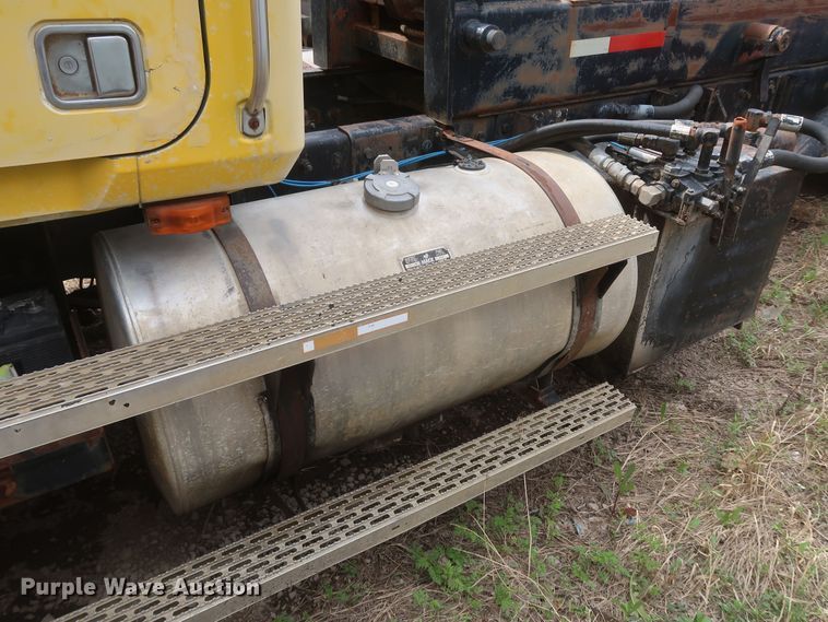 image for item KR9798 1993 Mack CH613  roll-off container truck