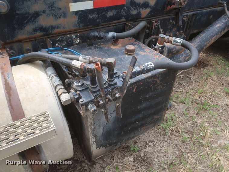 image for item KR9798 1993 Mack CH613  roll-off container truck