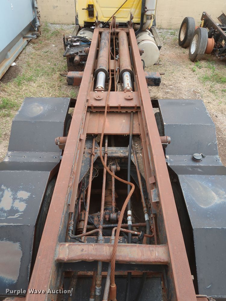 image for item KR9798 1993 Mack CH613  roll-off container truck