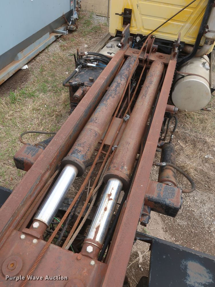 image for item KR9798 1993 Mack CH613  roll-off container truck