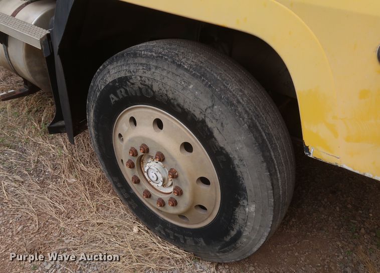 image for item KR9798 1993 Mack CH613  roll-off container truck