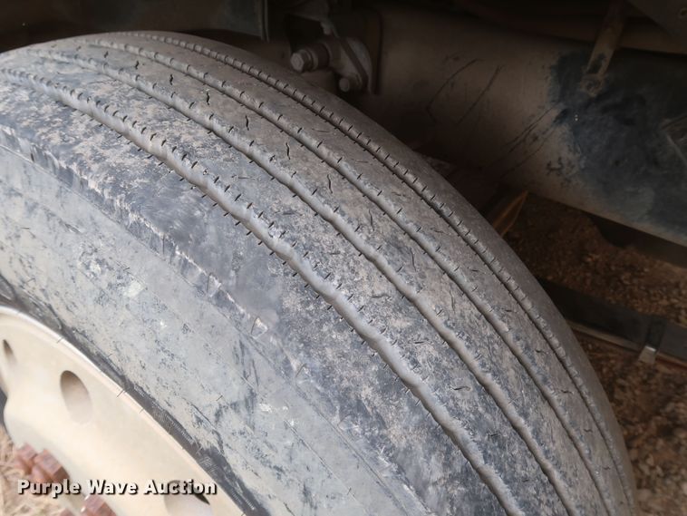 image for item KR9798 1993 Mack CH613  roll-off container truck