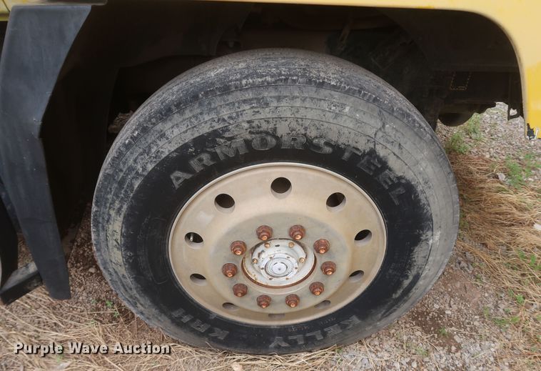 image for item KR9798 1993 Mack CH613  roll-off container truck