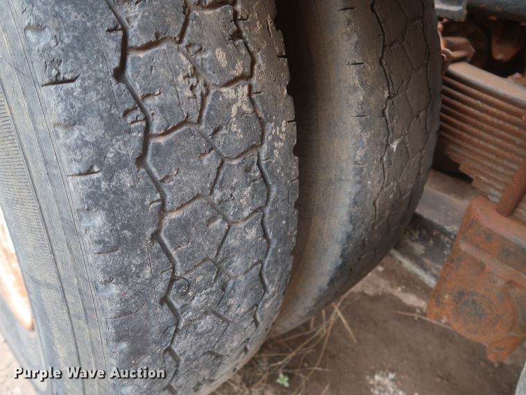 image for item KR9798 1993 Mack CH613  roll-off container truck