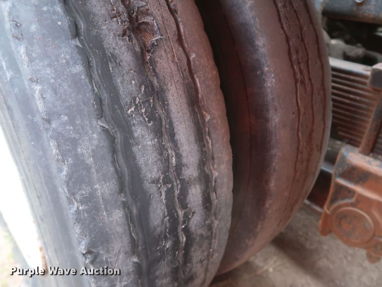 image for item KR9798 1993 Mack CH613  roll-off container truck