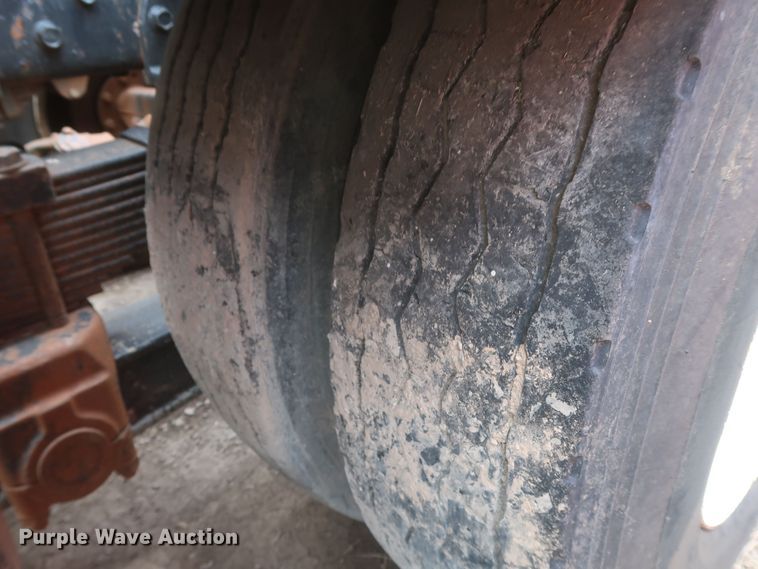 image for item KR9798 1993 Mack CH613  roll-off container truck