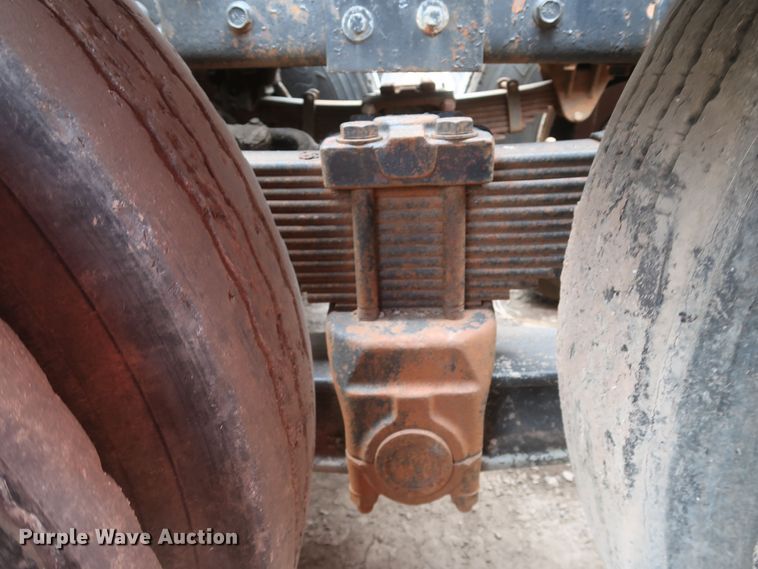 image for item KR9798 1993 Mack CH613  roll-off container truck