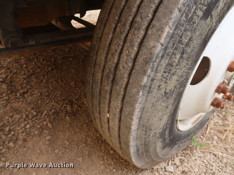 image for item KR9798 1993 Mack CH613  roll-off container truck