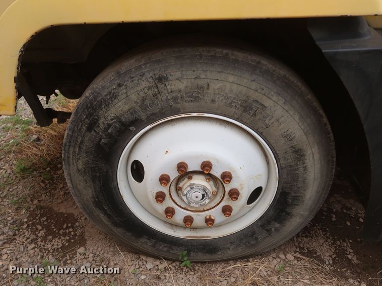 image for item KR9798 1993 Mack CH613  roll-off container truck