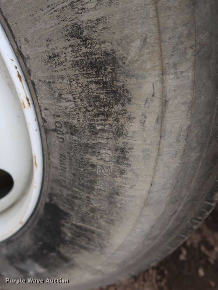 image for item KR9798 1993 Mack CH613  roll-off container truck