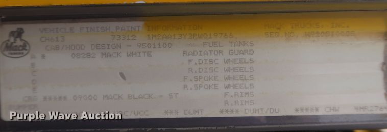 image for item KR9798 1993 Mack CH613  roll-off container truck