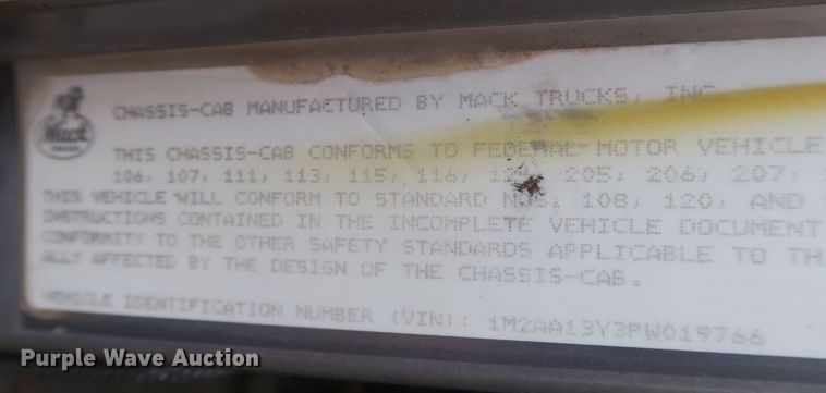 image for item KR9798 1993 Mack CH613  roll-off container truck