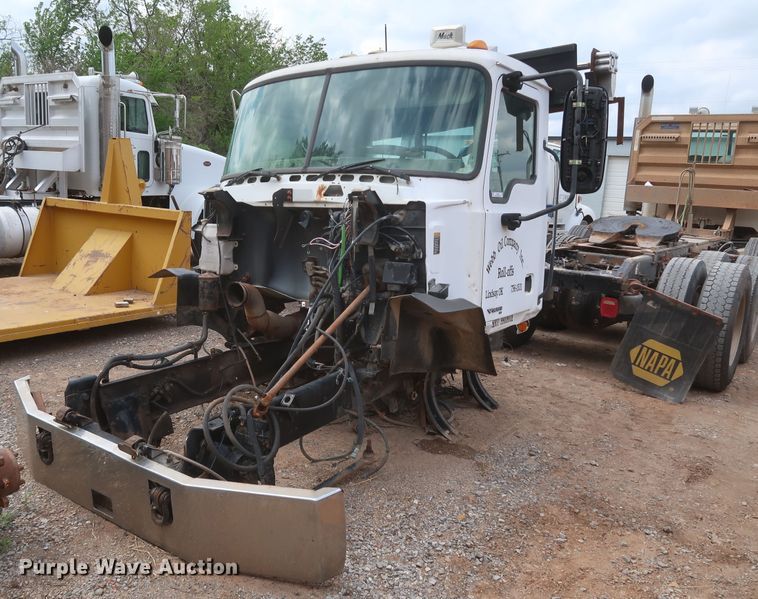 image for item KR9802 2003 Mack CX612 Vision semi truck cab