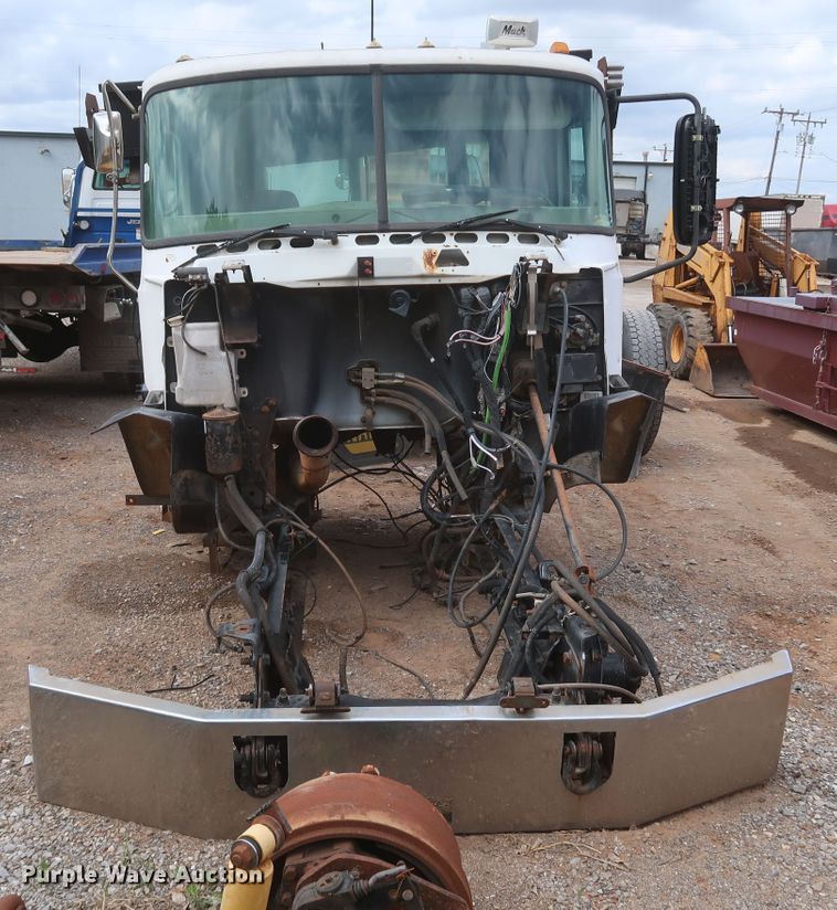 image for item KR9802 2003 Mack CX612 Vision semi truck cab