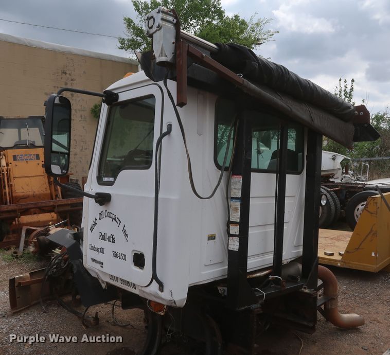 image for item KR9802 2003 Mack CX612 Vision semi truck cab