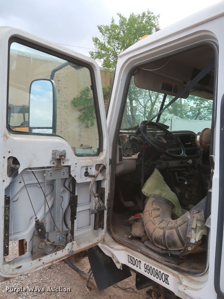 image for item KR9802 2003 Mack CX612 Vision semi truck cab