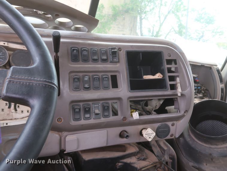 image for item KR9802 2003 Mack CX612 Vision semi truck cab