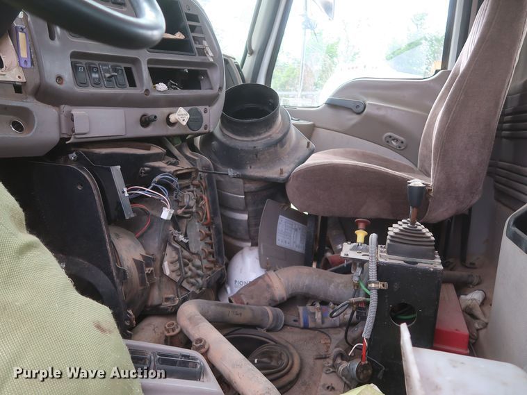 image for item KR9802 2003 Mack CX612 Vision semi truck cab