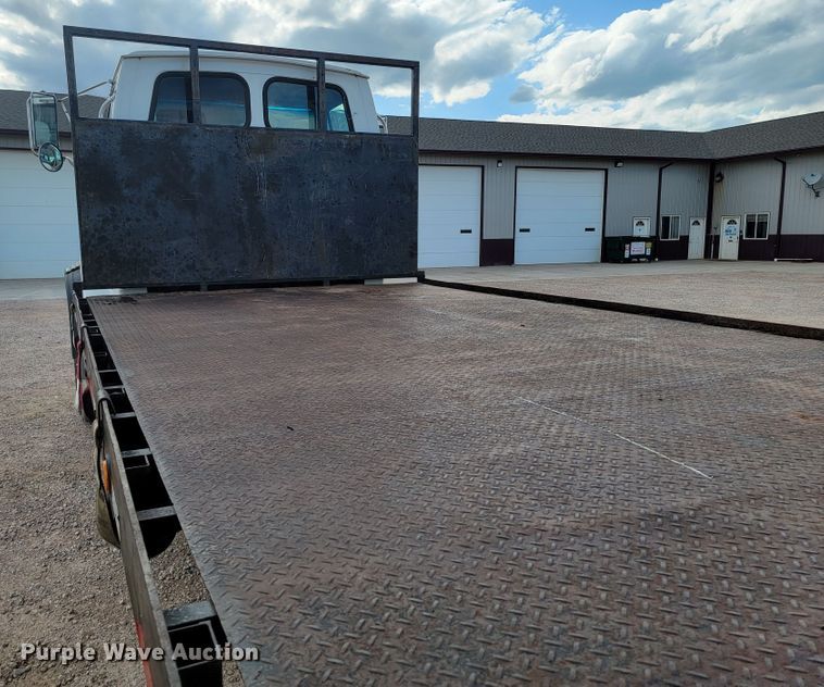 image for item KS9936 2005 Sterling LT9500  crane truck