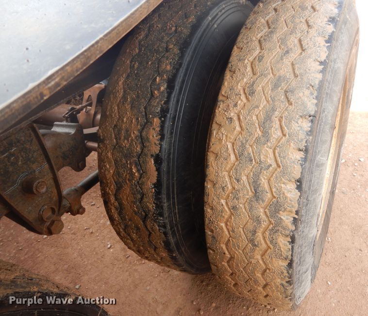 image for item KS9938 2006 Side Dump Industries DS42CCH1R2R11  side dump trailer