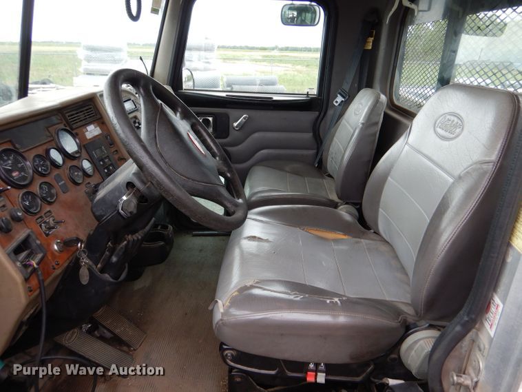 image for item LP9299 2008 Peterbilt 335  flatbed truck